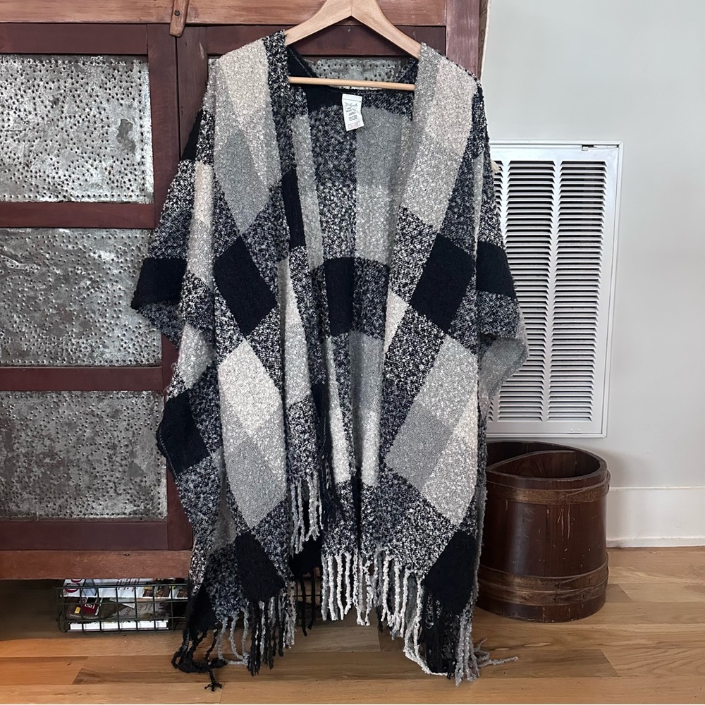 Woolrich Cozy Soft Plaid Shawl Poncho With Fringe Like New